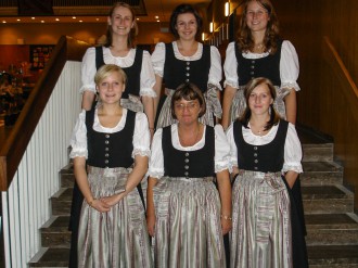 Gruppenbild-2006-Dirndl.jpg