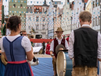 Volksfestauszug2024_001.jpg